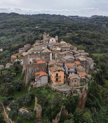 Mugnano in Teverina, il borgo sopra le nuvole