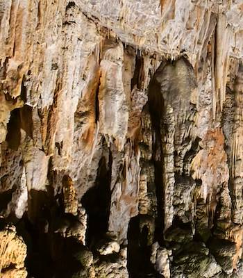 Calarsi nella Grotta Gigante genera pensieri inaspettati