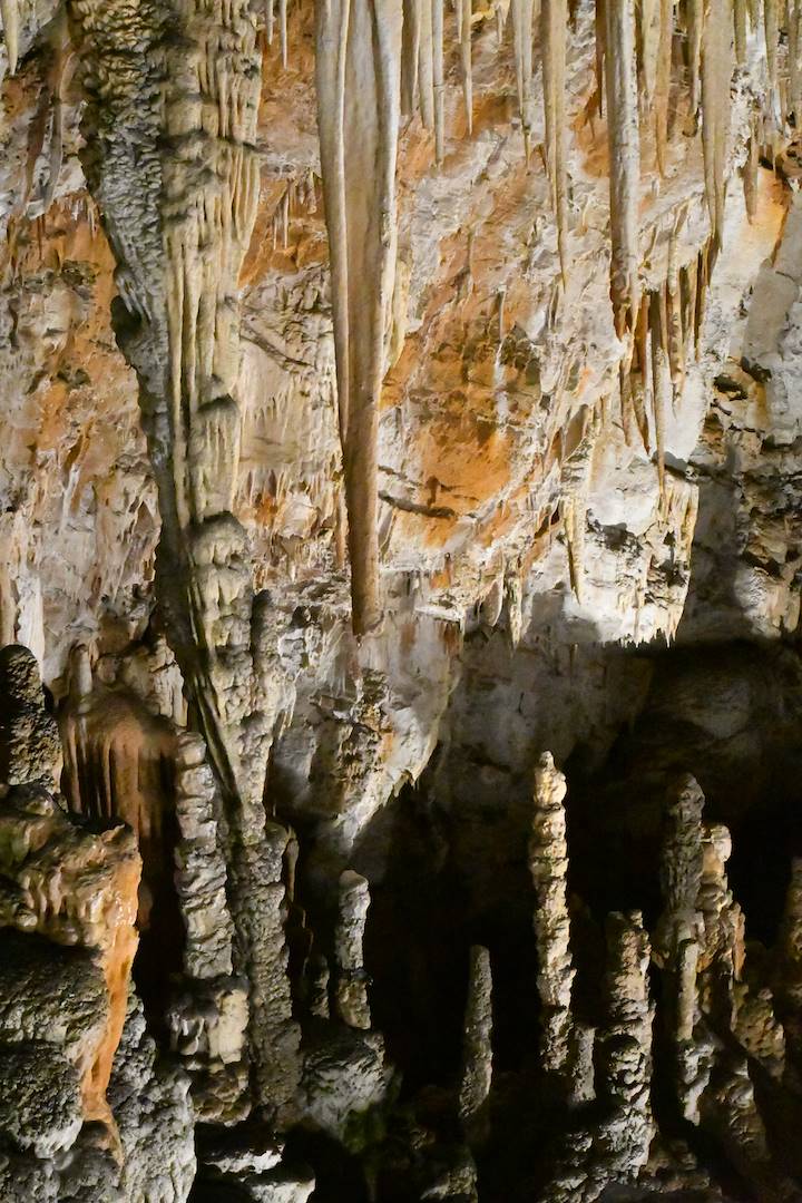 Calarsi nella Grotta Gigante genera pensieri inaspettati